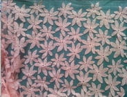 O algodão bordou a tela solúvel em água do laço da malha, teste padrão de flor para o vestido formal