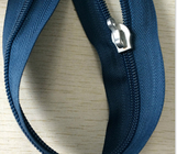 Zíperes feitos sob encomenda de nylon azuis da roupa, zíperes do revestimento da bolsa #5/#8/#10
