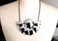 Colar artesanal do folha de vidro personalizado preto e branco, Handcrafted colares para mulheres