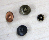 Metal horizontalmente feito sob encomenda dos botões da roupa do rebite/3D para vestuários