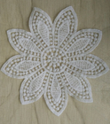 Guarnição decorativa do laço de Qmilch da flor da malha com o tamanho pequeno, branco