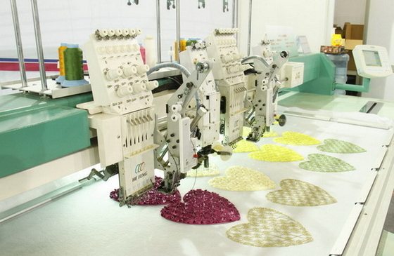 O vestido do fato automatizou máquinas de bobinamento do bordado do plano com dispositivo da lantejoula