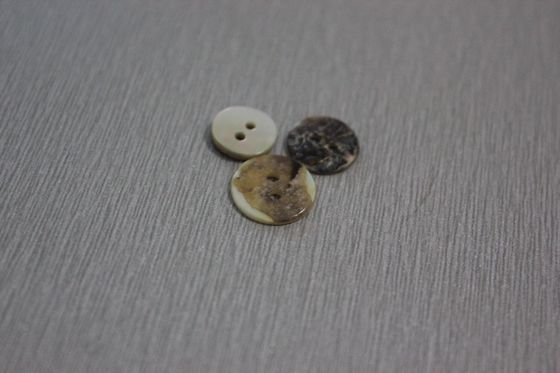 botões feitos sob encomenda da roupa de Shell das camisas