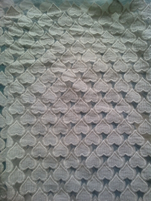 Largura bordada solúvel em água 125cm da tela do laço de organza com teste padrão do coração