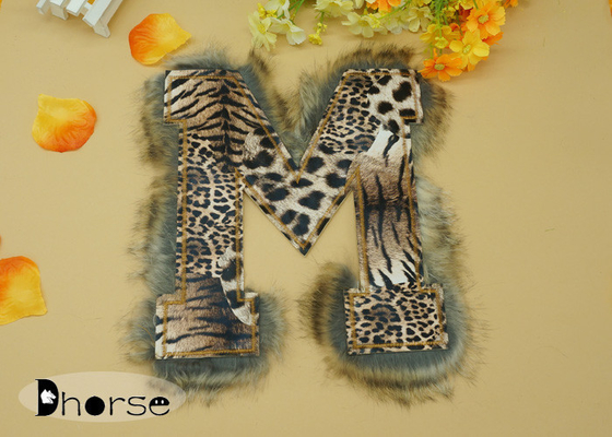 Leopardo da letra M Brown que imprime Applique frisado da guarnição para a roupa