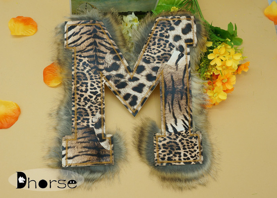 Leopardo da letra M Brown que imprime Applique frisado da guarnição para a roupa