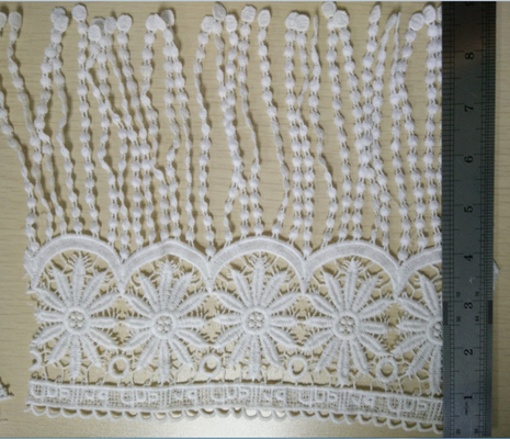 Guarnição preta da franja macia/branca decorativa do laço com o leite poli