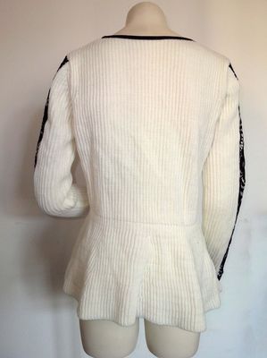 Ate a roupa almofadada do desgaste das camisolas do pulôver das senhoras da guarnição do pescoço do plutônio ou personalizado