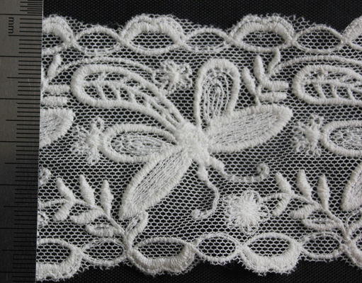 Da guarnição decorativa 6cm do laço do algodão da flor da libélula branco solúvel em água da natureza