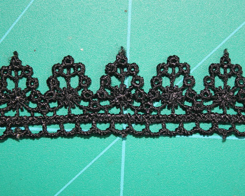 Largura decorativa solúvel em água poli de Dyeable 2cm da guarnição do laço na cor branca/preto