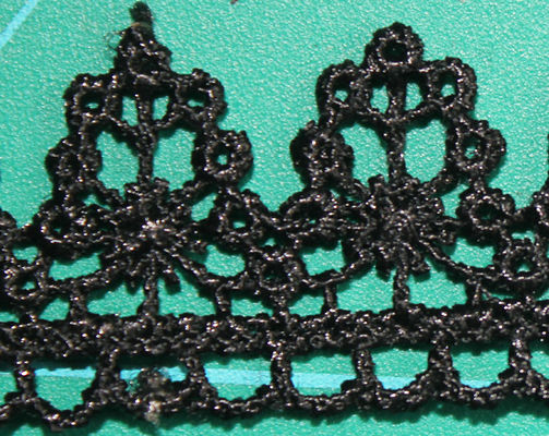 Largura decorativa solúvel em água poli de Dyeable 2cm da guarnição do laço na cor branca/preto