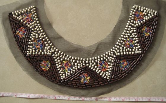 O colar de madeira e plástico do grânulo para mulheres decorativas veste-se/vestuário