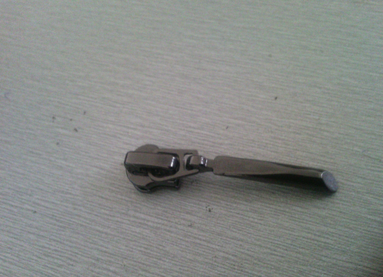 O zíper feito sob encomenda do chapeamento do Gunmetal 3#/5#, zíper da liga do saco da barraca puxa