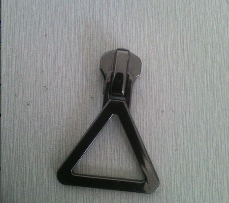 Trações amigáveis do zíper da liga de Eco para a forma do triângulo do chapeamento do Gunmetal da roupa